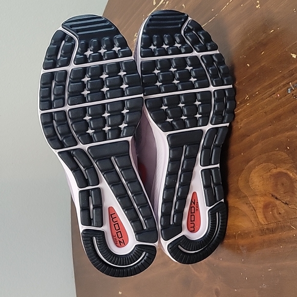 Women's Nike Air Zoom Vomero 13 Running Shoe Grey 922909-004 Size 11.5 - Picture 4 of 5